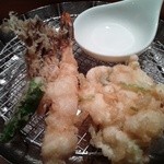 天ぷらめし 金子半之助  - 海老、いかのかき揚げ、ししとう、まいたけ
