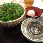 Sukiya - ねぎ玉牛丼は自分で卵黄を乗せます