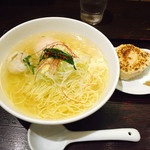 麺屋海神 - すっきりと澄み切ったスープ