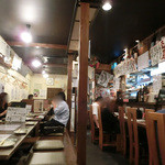 あぷちゃ - 掘り炬燵の小上りとカウンター席