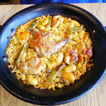 スペイン炭火焼料理 エル フォゴン - 鶏とスペイン産うさぎのパエリア
      