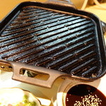 ホルモン大名。 - おなじみの鉄板！