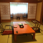 山の神温泉　優香苑 - これがメインの１０畳のお部屋。手前に６畳のお部屋あり。