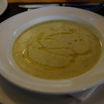 Holiday Inn - 夕食/グリーンアスパラ冷製スープ