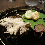 天ぷら　酒菜　醍醐 - カベルネ・ソーヴィニヨンとその葉っぱの天ぷら・・絶品。