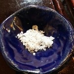 蕎麦切り　こばやし - 香味には、塩が付いてきます。