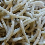蕎麦切り　こばやし - 限界に近い粗挽きです。
