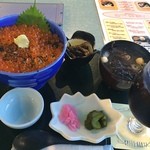 海フードBBQ - 南三陸町の海フードバーベキューで夕食。
いくら丼を食した。
税込1620円。
うまし。