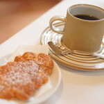 ブラッセリー ラシュレ - 食後のコーヒーと小菓子。