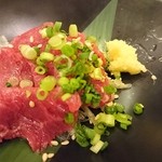 博多名物 もつ鍋 笑楽 - 熊本産馬刺し（もつ鍋御膳）