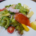 宇豆基野 - スモークサーモンと甘エビのサラダに青リンゴのドレッシング