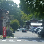 あぶり餅 本家 根元 かざりや - 今宮神社の参道に、二つの灯篭と、２つの炙り餅屋