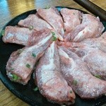 鳥正 - ネギ塩タン、折り返した肉にネギがたっぷり