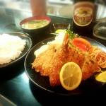 焼かつの店かつ亭 - エビフライ付き焼きかつ定食８４０円