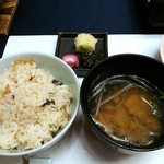 食事(白米or炊き込みご飯)、止め椀、香の物♪