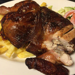 ペルー料理店　EL carbon - 1/2 Pollo a la brasa ポヨ ア ラ ブラサー(炭火焼ローストチキン)1〜2人前(ポテト&サラダ付き) ¥1,200