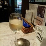 エカイエJP - グラス290円のワインってどーなのよ！？と思っちゃいますが、
これまた、イケる◎