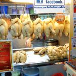 AH TAI Hainanese Chicken Rice  - 店頭にはチキンが並んでます