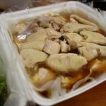 AH TAI Hainanese Chicken Rice  - この下に、香菜とキュウリが隠れてます