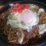 Yakisoba Izakaya Domo - ソース焼きそば 卵のせ