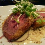 鹿児島牛のヘレカツ、サマートリュフ・マッシュルーム・生木耳とともに