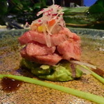 鹿児島産ハネシタの炙りタルタル、アボカドとトウチ味噌で