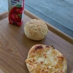 Boulangerie Kaseru - コーンパンとアップルチーズハニーパン