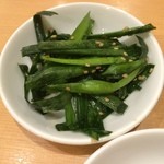 天下一品 - 【2015年08月】サービスカウンターより「にらニンニク」のアップ、コレは「ジャンキー」になりそうです。