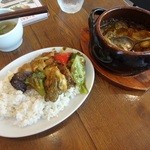 オイスターバー COVO - 牡蠣とゴロゴロ夏野菜のカレーかけてみました