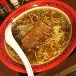 万世麺店 - パーコー麺
            生まれてはじめてのパーコー♪
            コレ、家でも真似しょ‼︎と思いました。
            お野菜が少ないのが、マイナスだけど、食べ応え抜群でした！