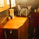 樽 金盃 - 小さなテーブルもある