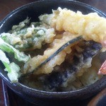 月の蕎麦 - ミニ天丼は山菜つるなも含まれております