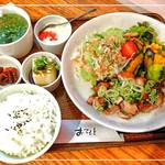 カフェレストりん - 2015･9･7･ランチ。
      チキンステーキ（バジル葱ソース）。焼き野菜。小松菜の椎茸炒め。ミックスコン炒め。冷奴。デザート。