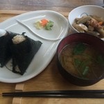 Okomeka Fe Mori No Tambo - Aセット（おにぎり2個+味噌汁+おかず+お新香）
