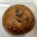 テコナ　ベーグルワークス - 自家製漬けこみフルーツと甘いクリームチーズ 270円