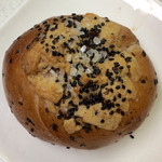 テコナ　ベーグルワークス - 紅芋ごまあんクリーム 280円