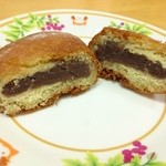 桜井菓子店 - 人気商品の「あんドーナツ」をカットしたところ