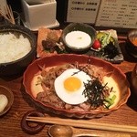 戻母依郷 - お昼ごはん　3っつから選べるメインはお肉料理で