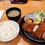 Kurobuta Tonkatsu Sengoku - トンカツとカキフライ定食