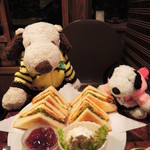 cafe マロニエ - ボキらが注文したのは、トーストサンドブランチ 950円
      (ベーコンオムレツのトーストサンド・ポテトサラダ・デザート・
       コーヒーor紅茶orオレンジジュースorアップルジュース) 