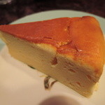 cafe マロニエ - おやつにチーズケーキ(スフレタイプ)400円も注文！
      ケーキもすべて自家製です。甘さ控えめで美味しいよ。