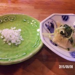 とんかつ ひやま - 氷菓子のような塩と酢塩の漬物…旨い