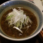 居酒屋おかん - 同店の名物の一つ、煮込み。出汁重視のスタイルです。