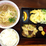 孔明館 - 日替わりラーメン付     750円