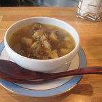 hayari - ランチ：本日の野菜料理（茄子とズッキーニのスープ）