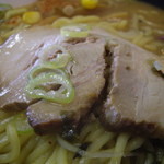 和食処　麻の葉 - 味噌ラーメンですがチャーシュー乗ってます