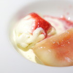 鉄板焼ばらもんや - ディナーコース：福島県白黄と自家製ジェラート　ベリーソース　（つまみ食い写真失礼）