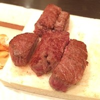 ステーキハウス 大和 - トーストで
                脂をきった
                A5肉