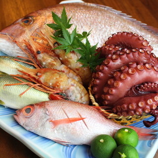 [We are particular about our procurement] Fresh seafood arrives every day.