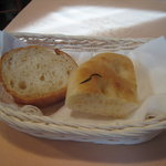 トラットリア ラ・テスタドゥーラ - ランチのパン